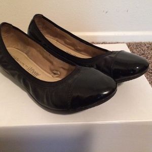 Black Ballet-style Flats